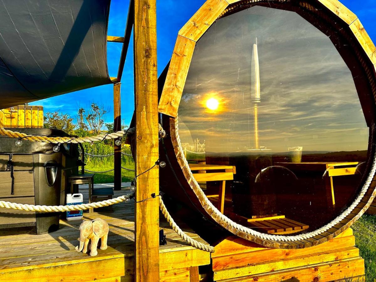 Deerstone Glamping-Ingleborough hill dome-Hot Tub - B&B
