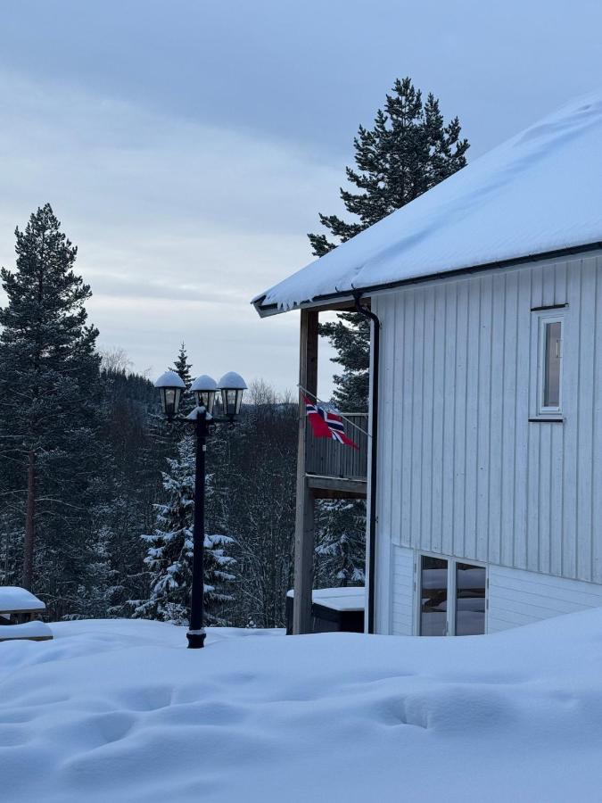 Charming Holiday Home with Hot Tub - B&B
