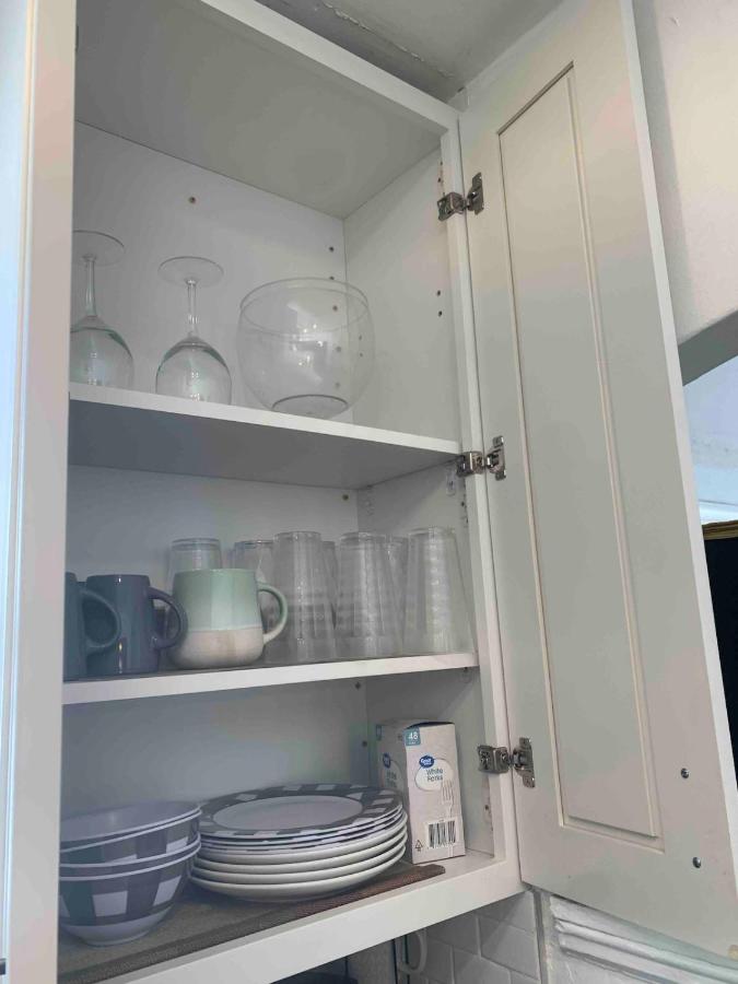 Cozy Spacious, free parking, near it all - Bed and Breakfast South Gate