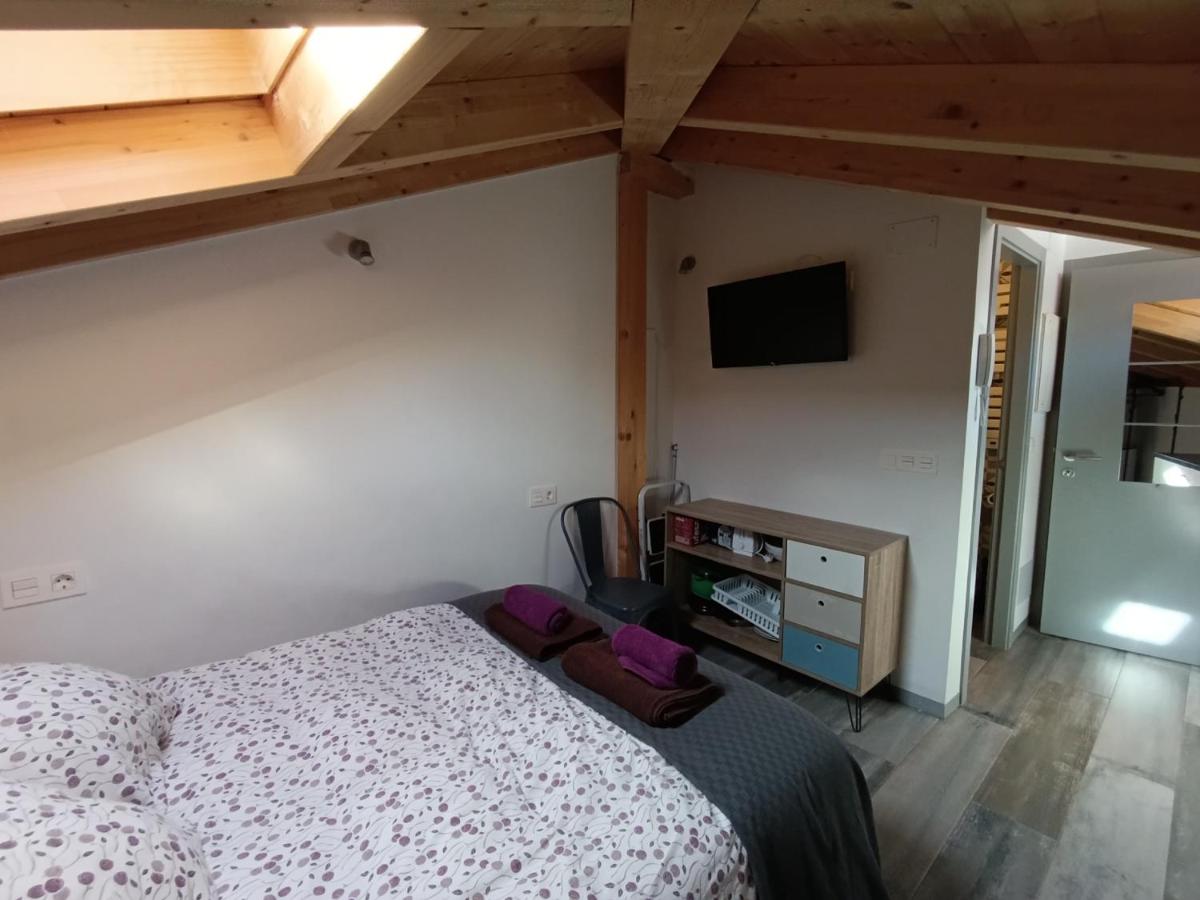 Buhardilla con encanto en el Corazón del Casco Histórico de Burgos - B&B Burgos