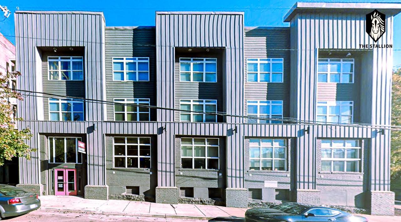 The Stallion #106 - Walk to Museums, Luxe Loft with free gated parking - B&B