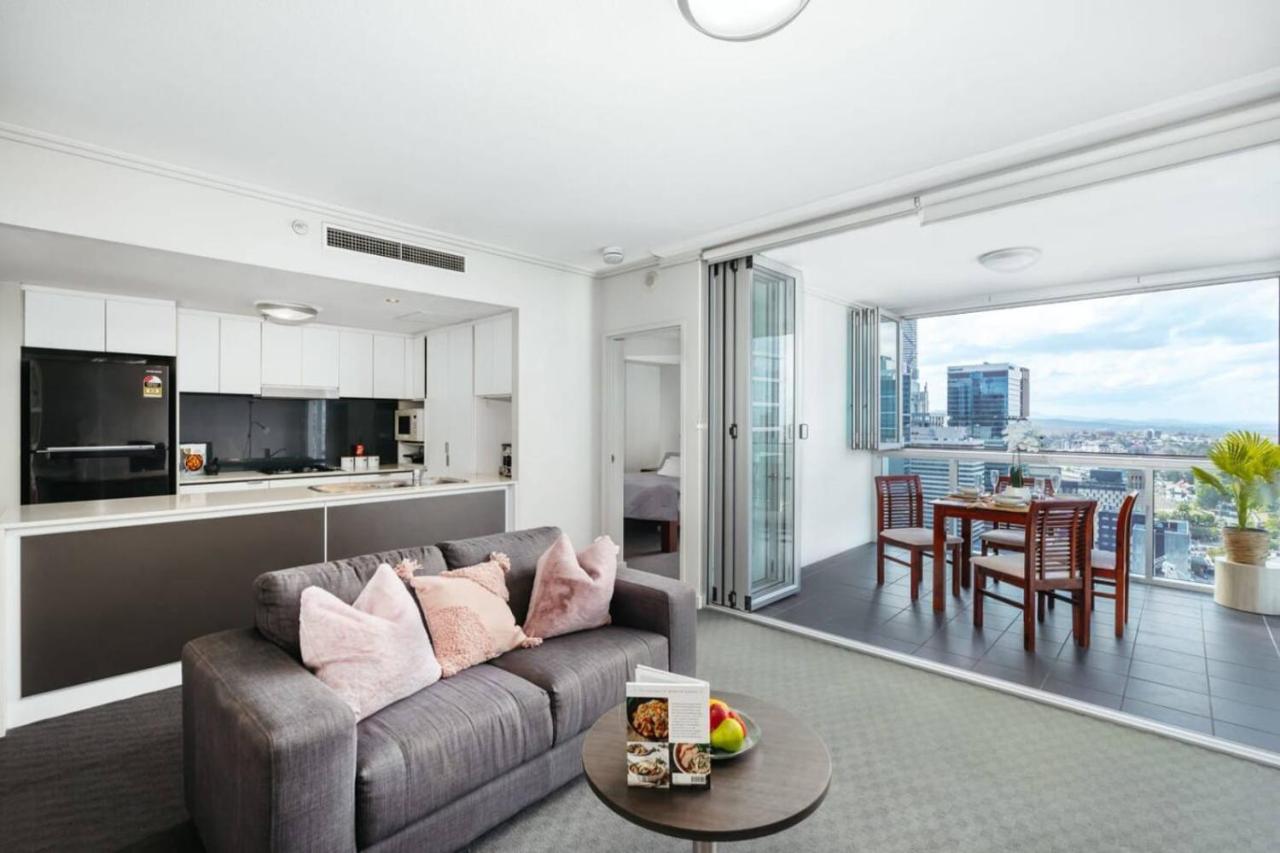 Great Value CBD 2 Beds Apt Free Carpark Pool and Gym - B&B