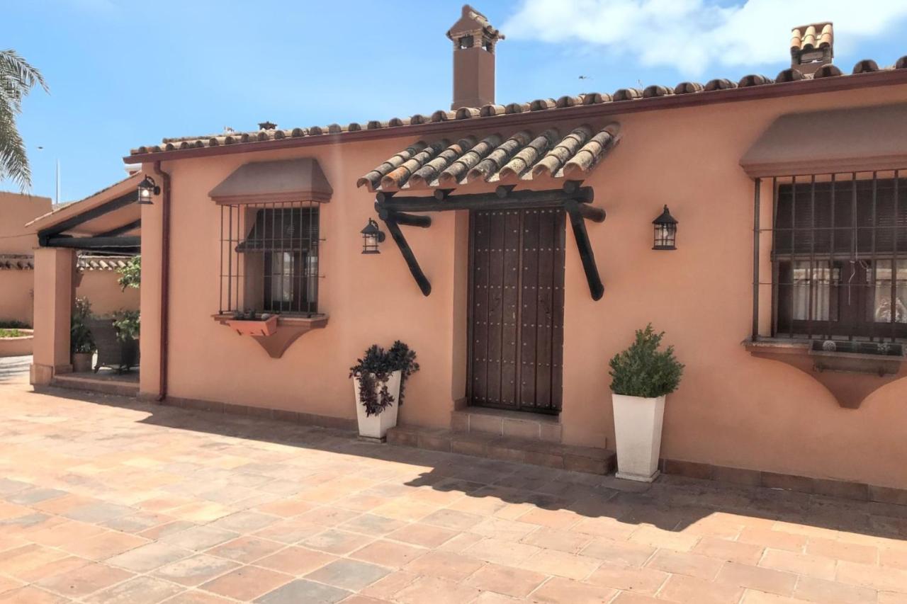 Spacious Villa with Private Pool in Hornachuelos - B&B