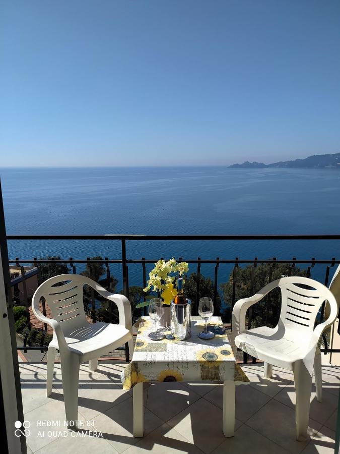 DAVANTI AL MARE, FRA PORTOFINO E LE 5 TERRE - IN FRONT Of THE SEA, BETWEEN PORTOFINO AND THE 5 TERRE - Bed and Breakfast