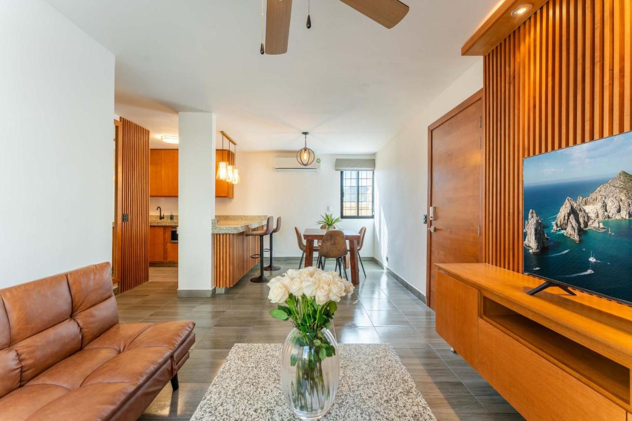 Ocean Breeze Condo 1 block F beach - Bed and Breakfast Cabo San Lucas