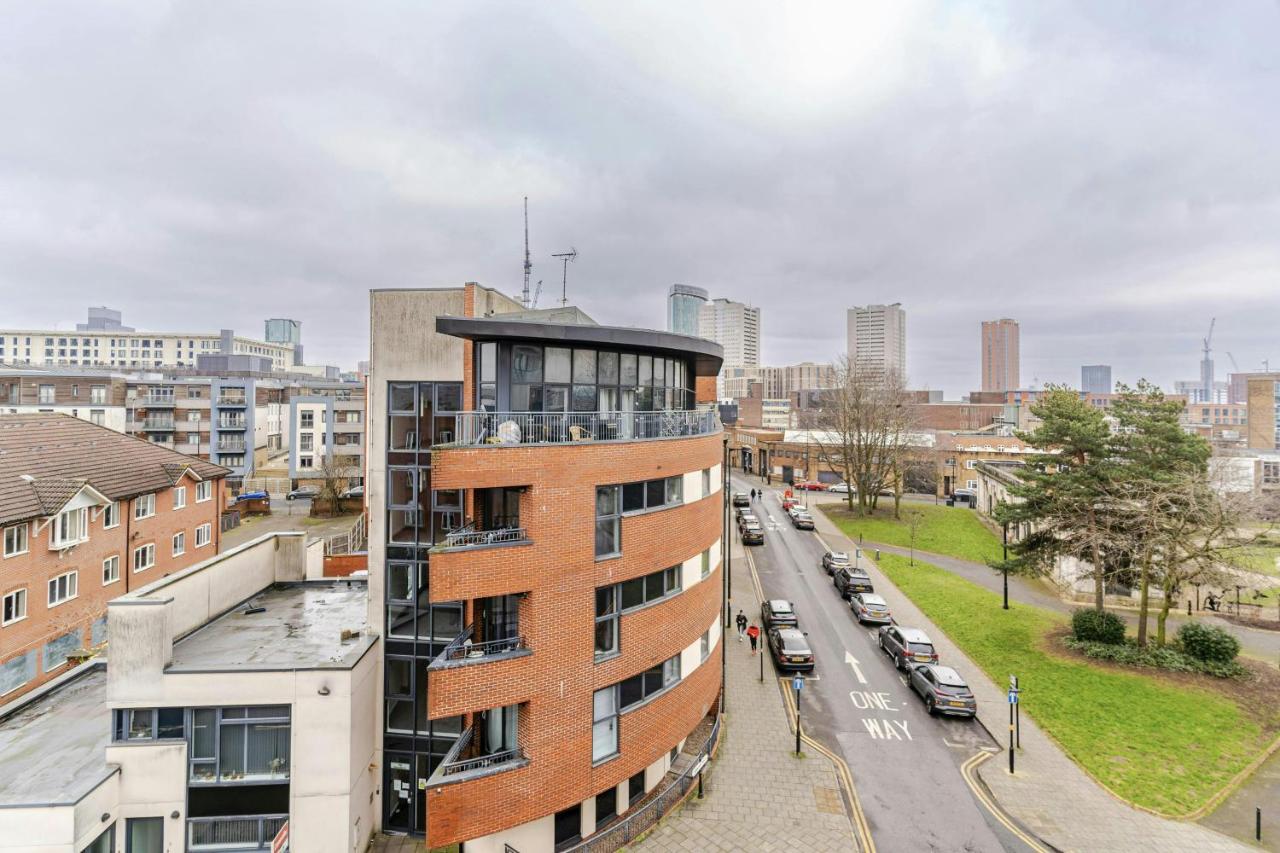 Central 2Bed,2Bath, Balcony Apartment Near New Street, Mailbox & Canals at Skyline Apartments - B&B Birmingham