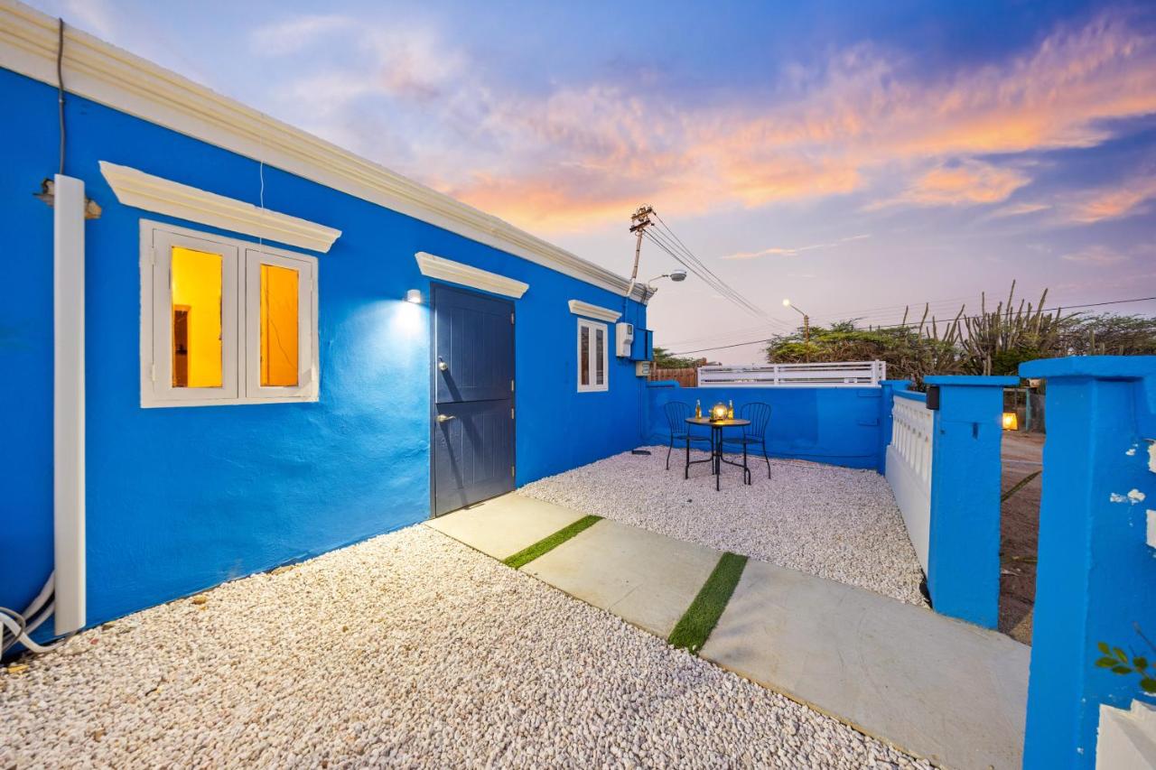 Stylish 3br Private Pool & Spacious Garden - Chambres d’hôtes