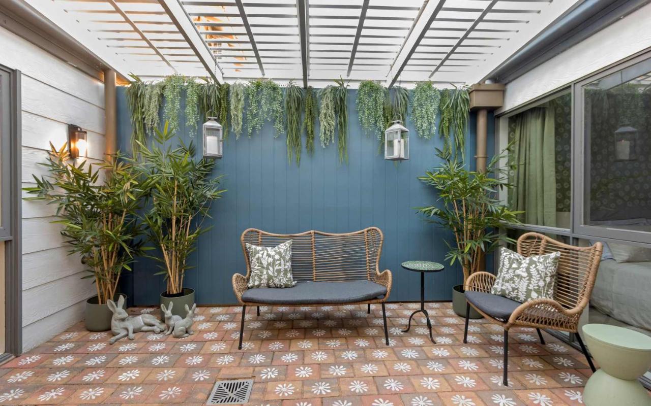 Courtyard Home In Historic Port Adelaide - B&B