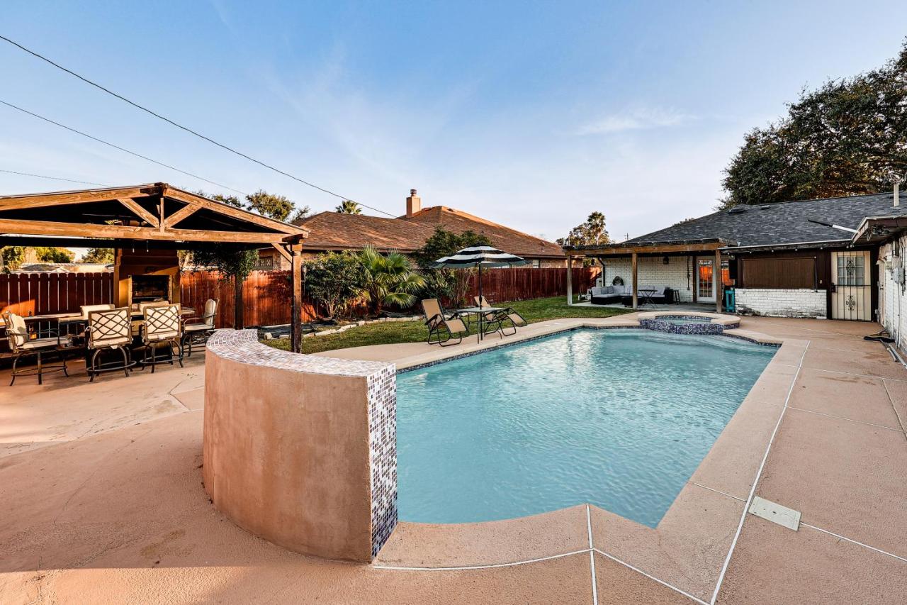 3 Mi to Downtown McAllen Quiet Home with Pool - B&B McAllen