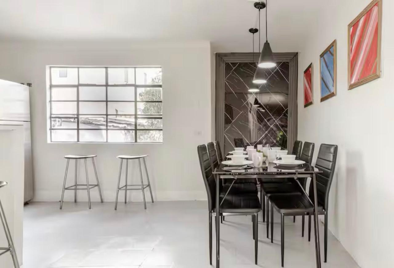 El Poblado 4 Bedroom 3 Bathroom private Terrace - B&B Medellín