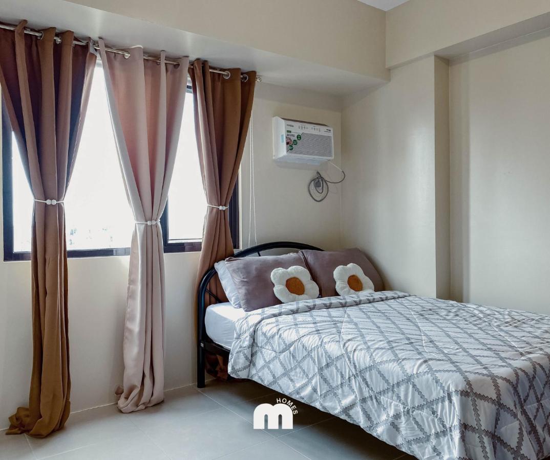 One-Bedroom Apartment with City View