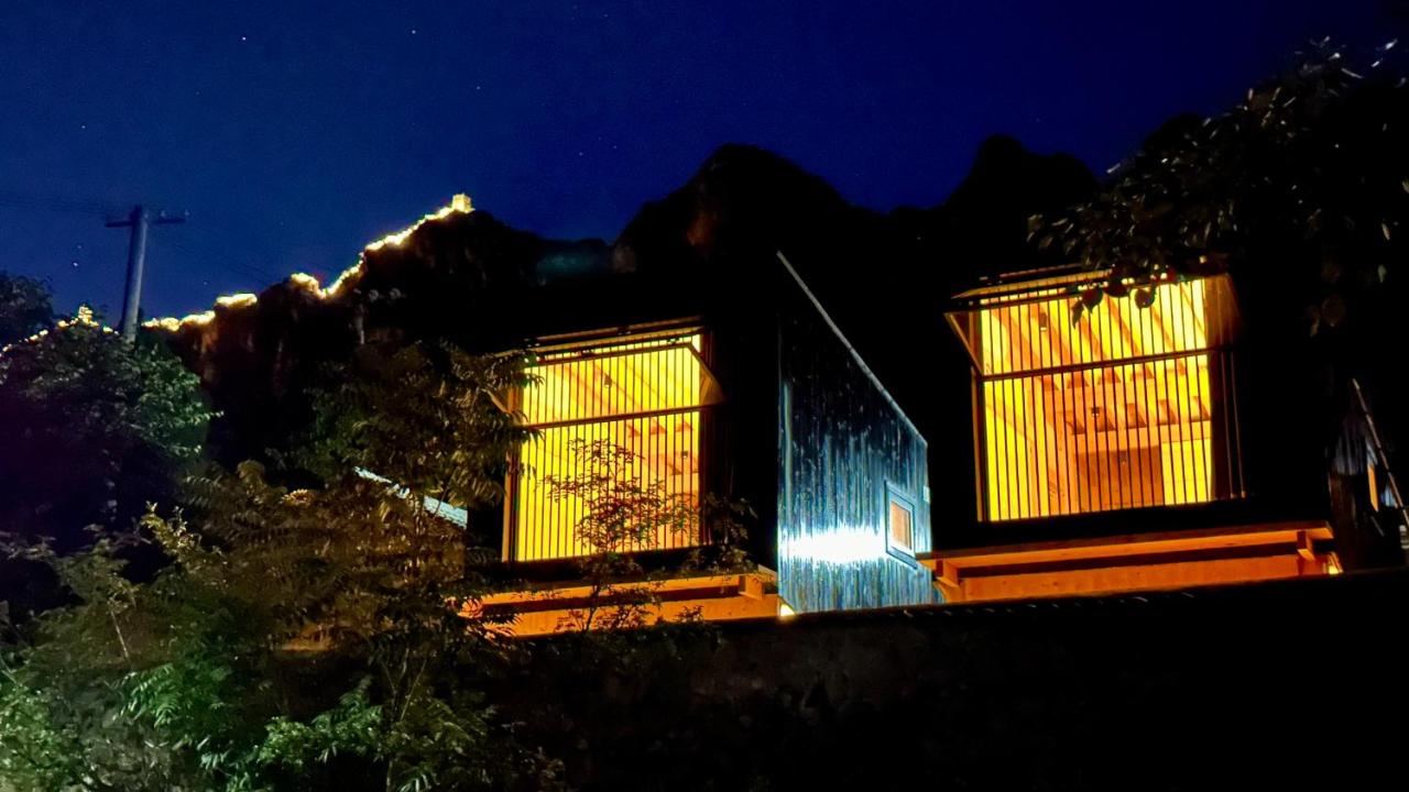 Black Stone Hilltop Great Wall Lodge - B&B Simataicun