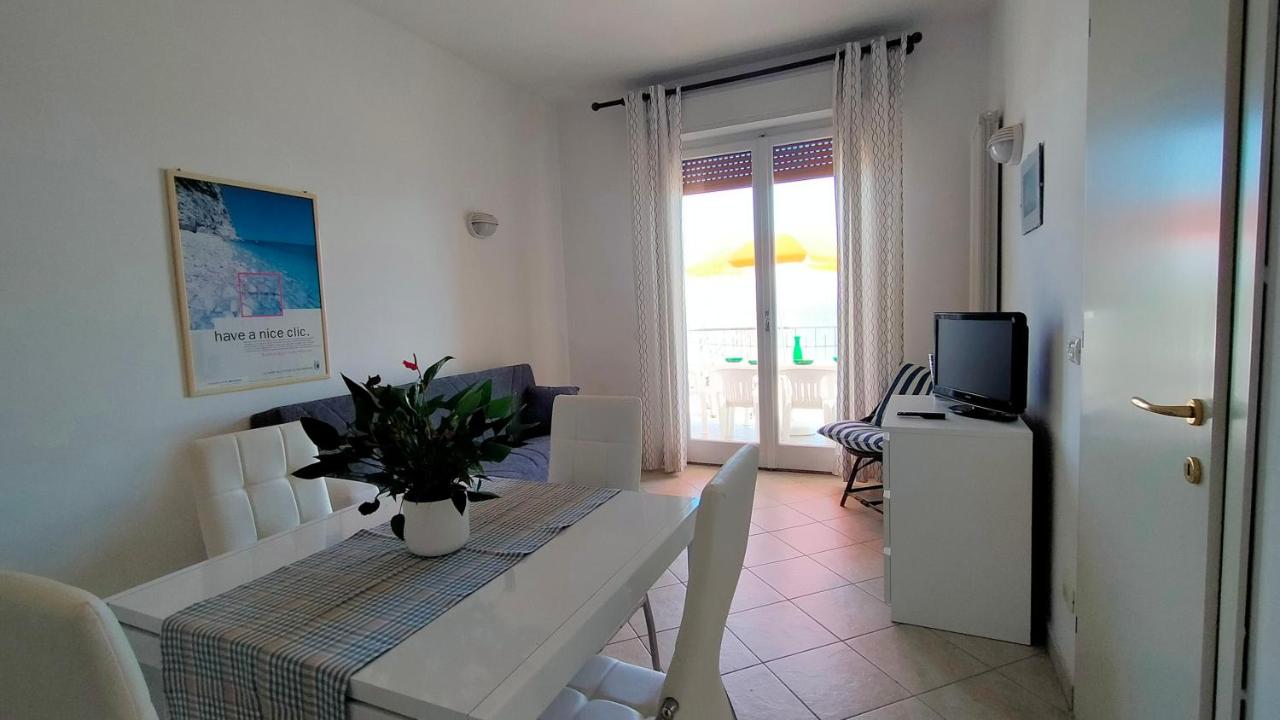 P313 nr 105 trilocale sul mare con ombrellone in prima fila - Ferienwohnung Marcelli di Numana