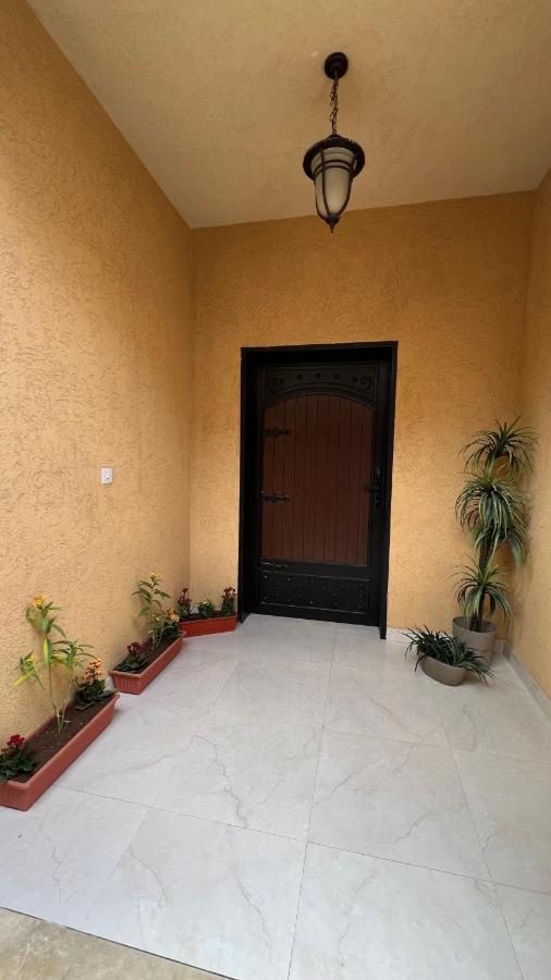 شقة غرفتين نوم وصالة وحديقة خارجية - B&B