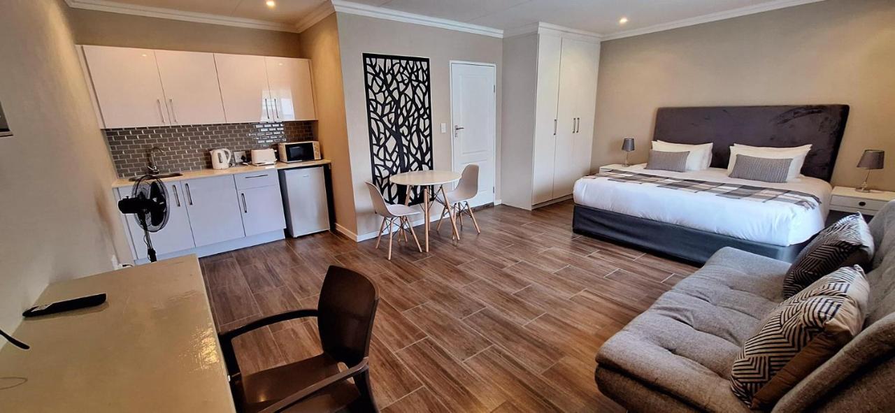 King Studio with Sofa Bed