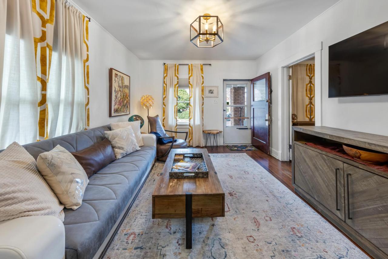 Cozy, Quiet 3BR Sugar House Hideaway by Mountains, Wi-Fi & Parking - Chambres d’hôtes Salt Lake City