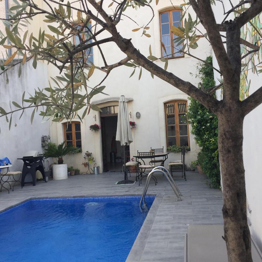 Stylish large house with heated pool in historic village - Chambres d'hôtes Bize-Minervois