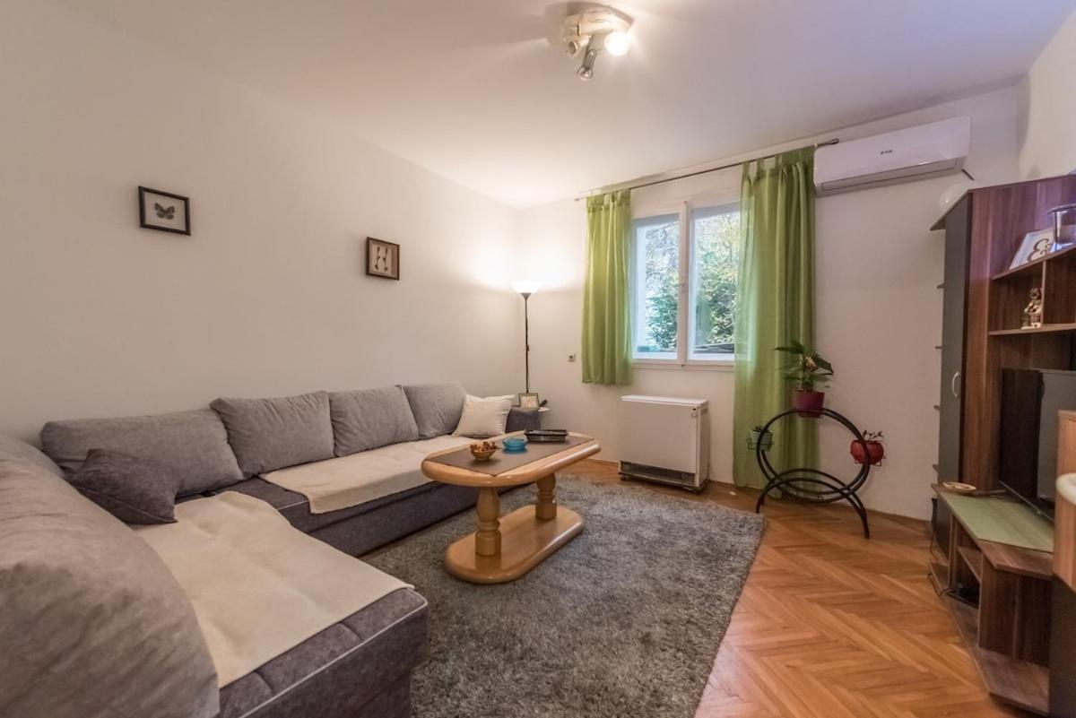 Chill Apartment Close 2 Stadium - B&B