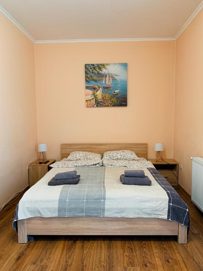 Apartments Domovik Мостова 5 кв 38 - B&B