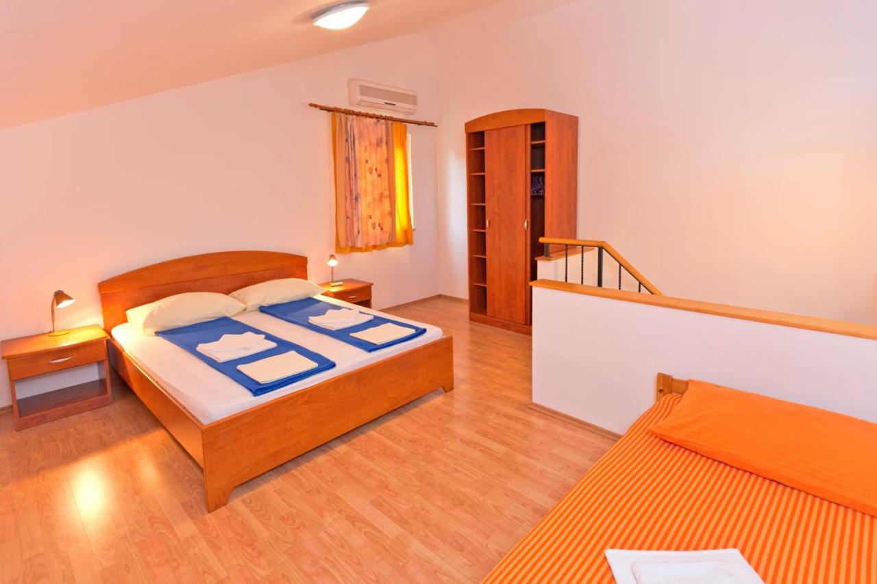 Apartment mit Balkon
