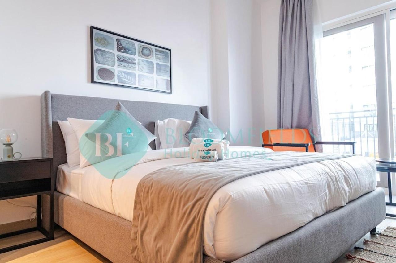 Bloomfields Stylish Stu In Waters Edge Yas Island - Bed and Breakfast