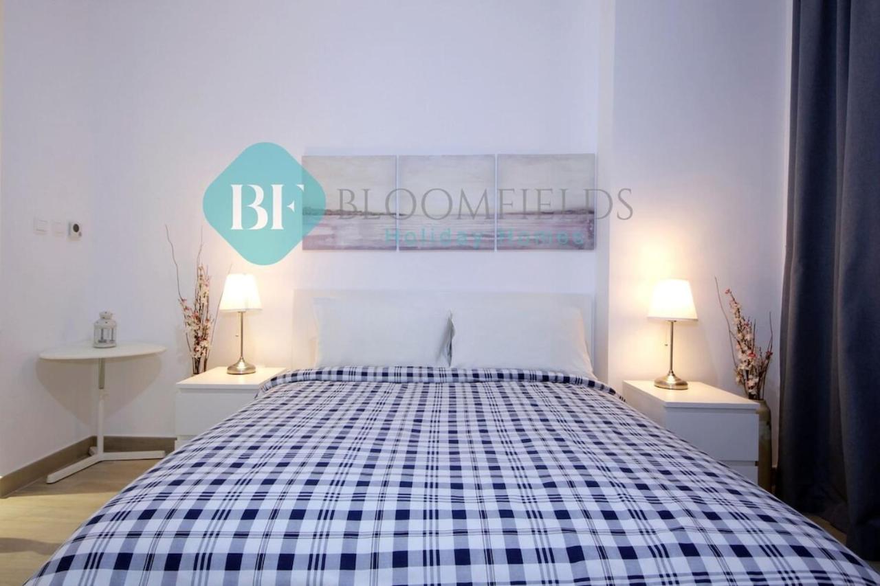 Bloomfields Stu Canal View Waters Edge Yas Island - B&B