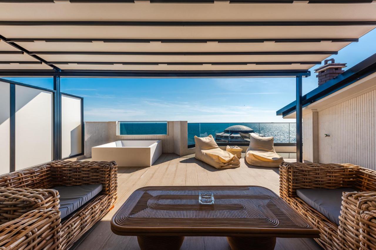 Two-Bedroom Apartment with Terrace and Sea View