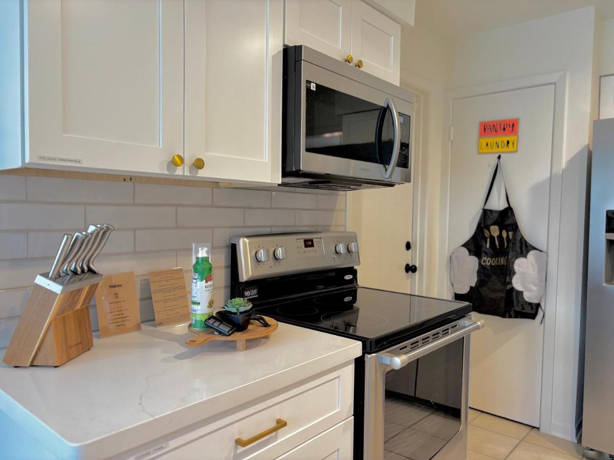 King Bed Suite in Conroe , Garage Available - B&B Conroe