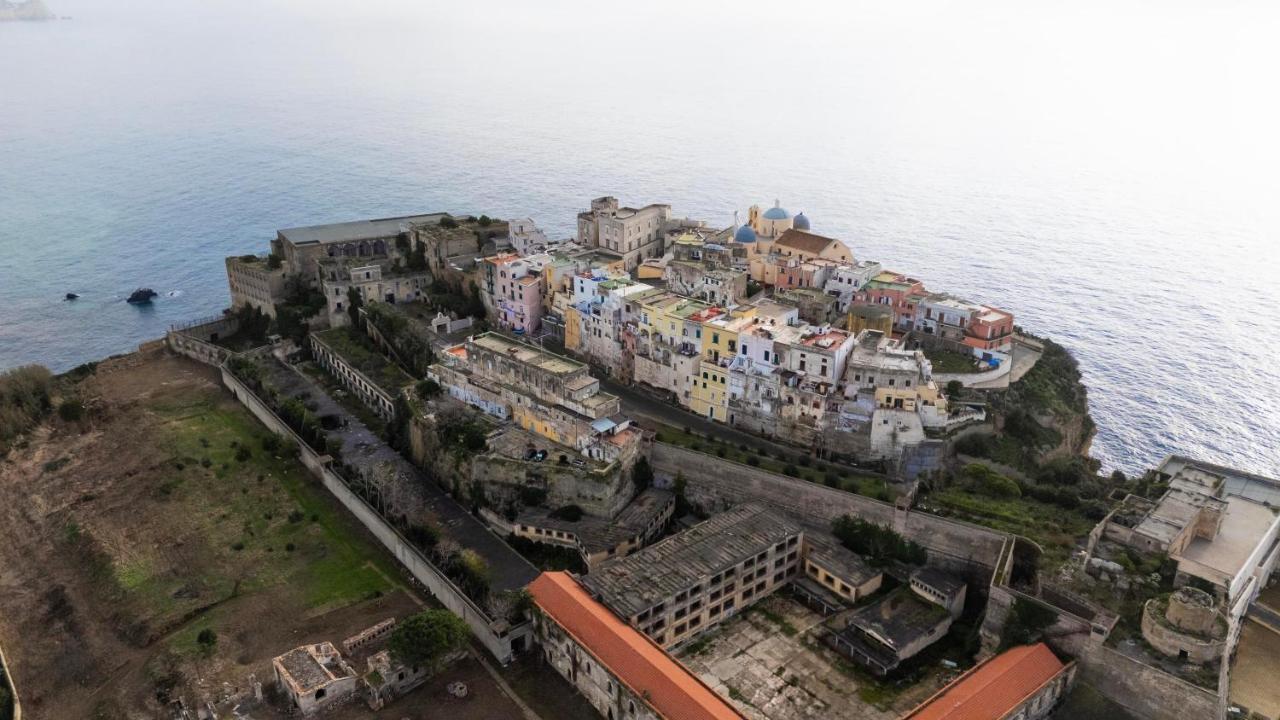 Casa BARRA by Tizzano House - B&B Procida