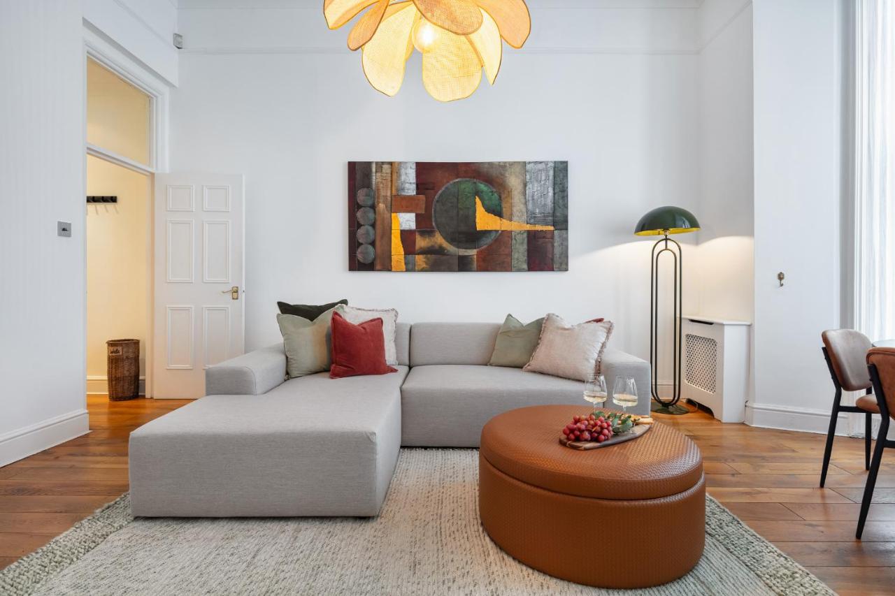 Designer Chelsea Apartment up to 6 guests - Ferienwohnung London