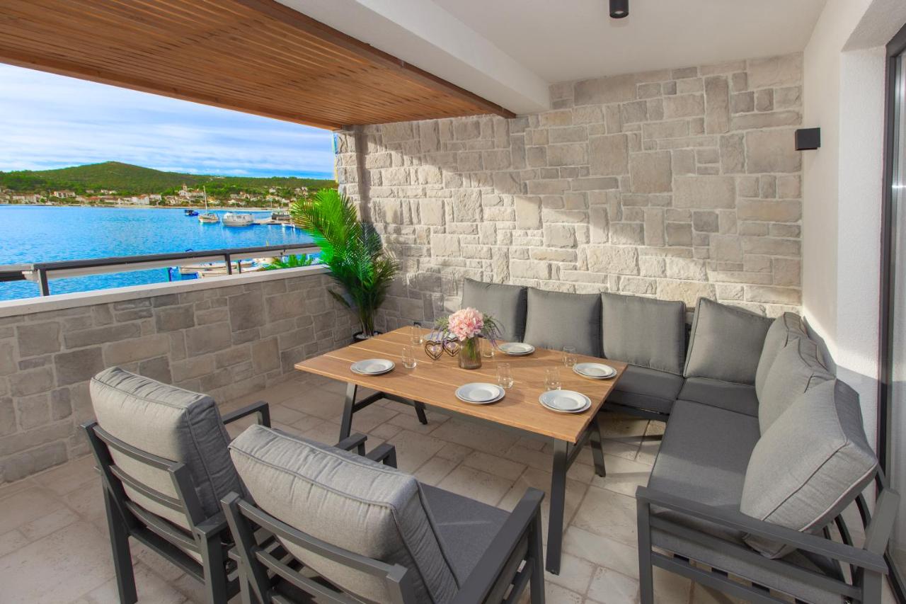 Seafront Villa Kupinica with heated Pool - Chambres d’hôtes Vinišće