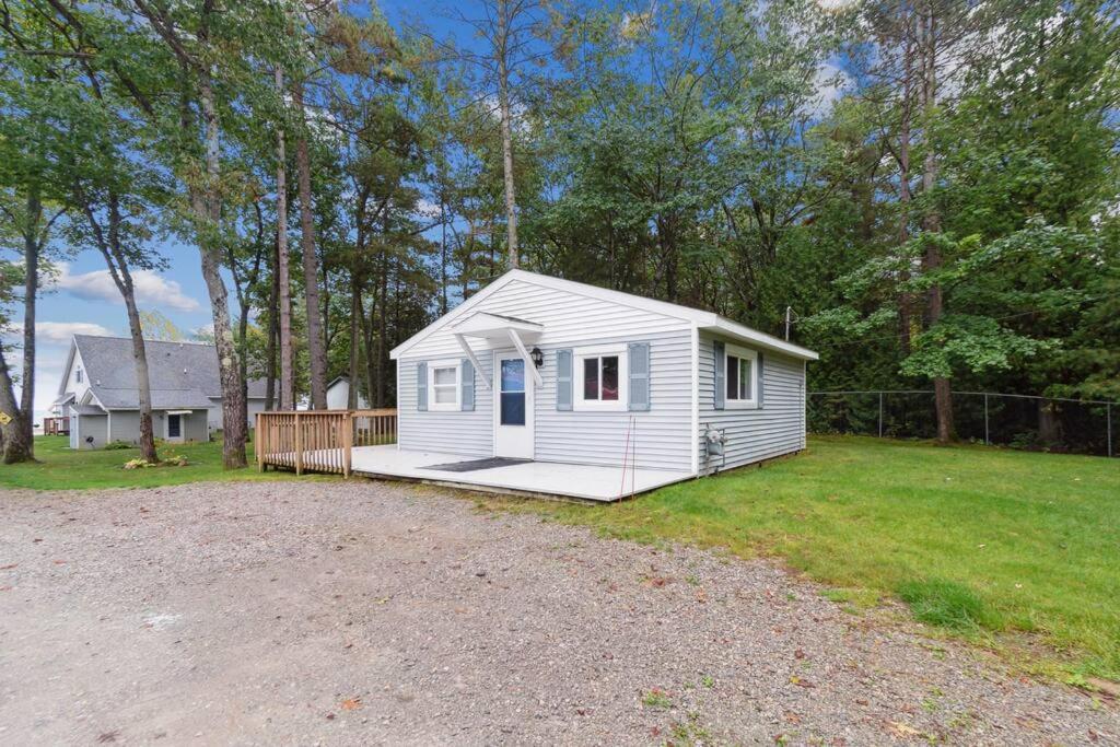 1BR Lakefront Cottage - Perfect for Two - B&B