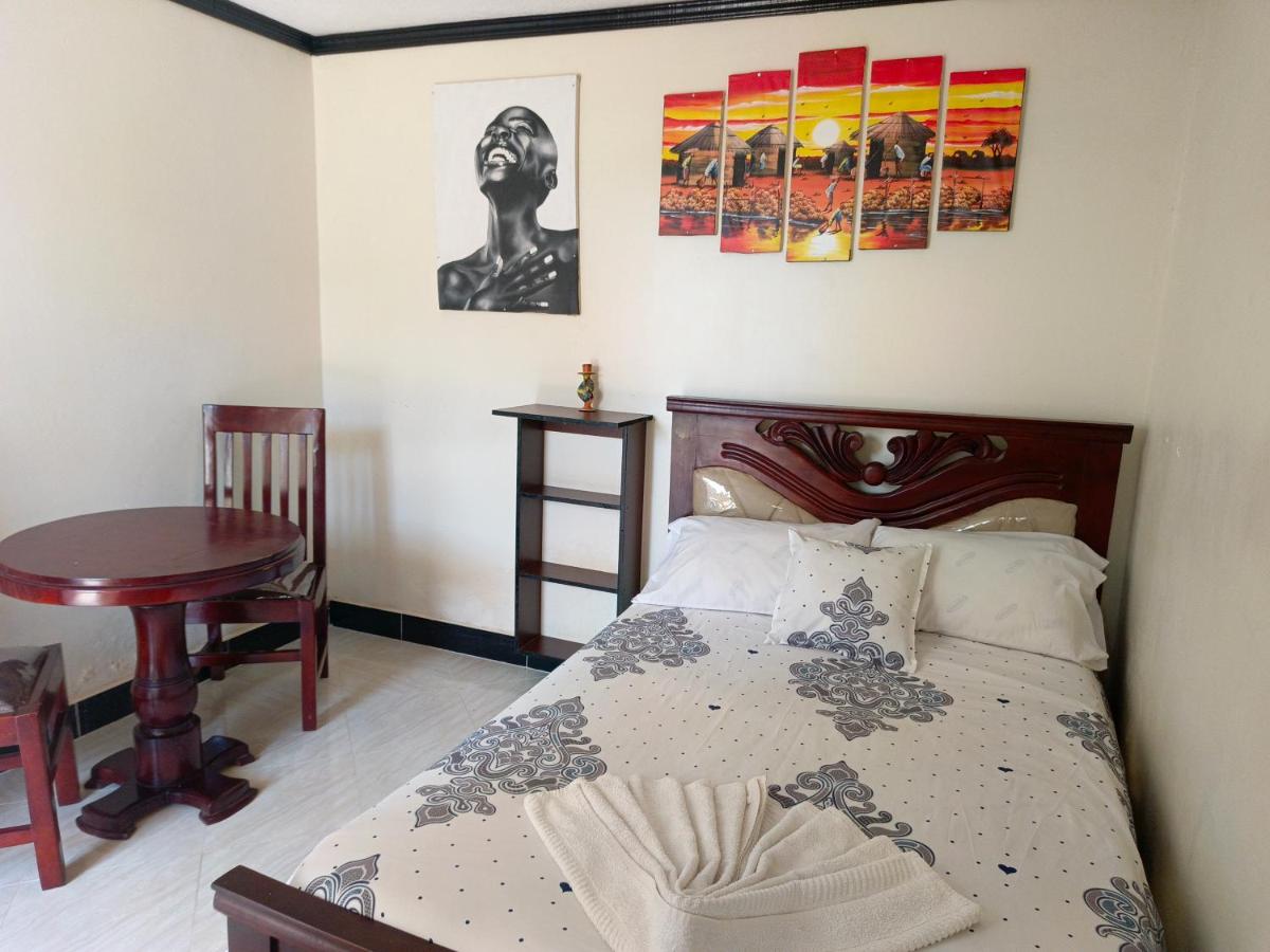 Da White Residence Makerere - B&B Kampala
