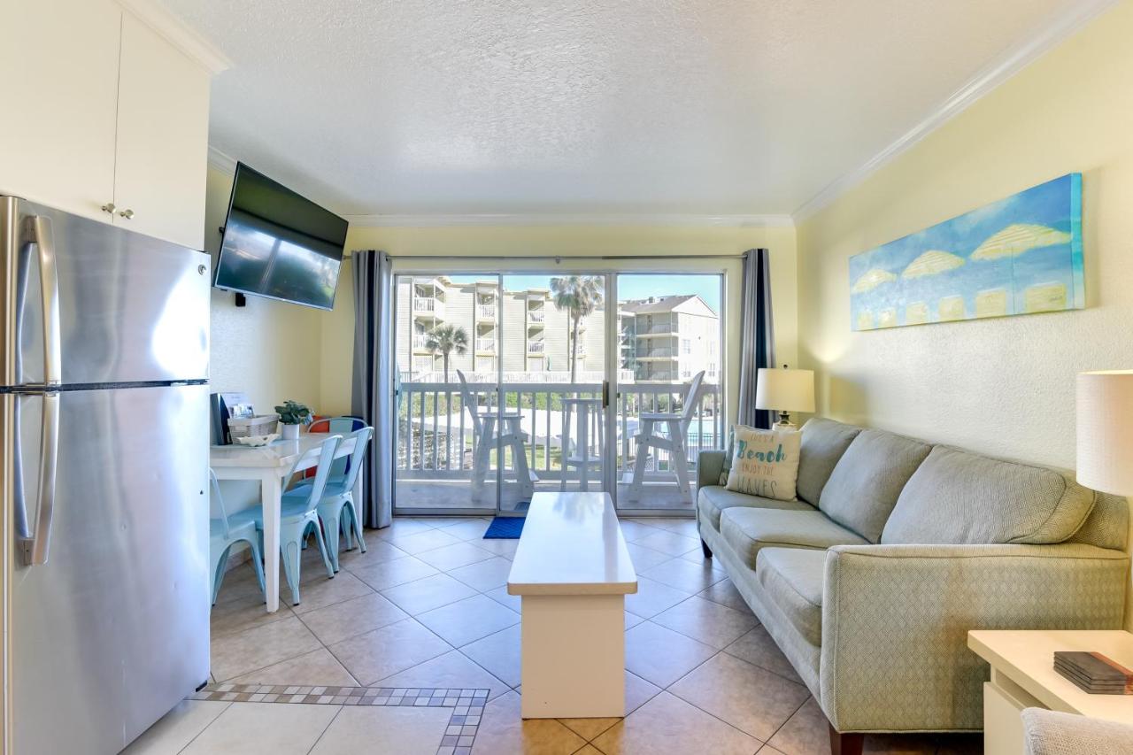 Walk to Galveston Beach: Resort Condo w/ Perks! - Chambres d'hôtes Galveston