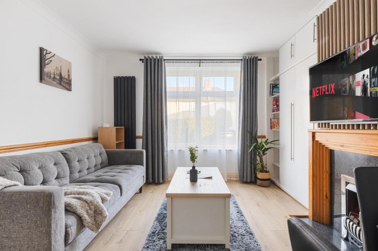 Luxurious 4 bedroom home - B&B
