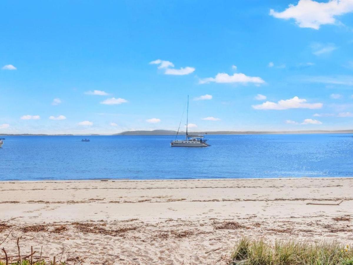 Bayside 6, 21 Victoria Pde - sensational water views, linen - B&B Nelson Bay