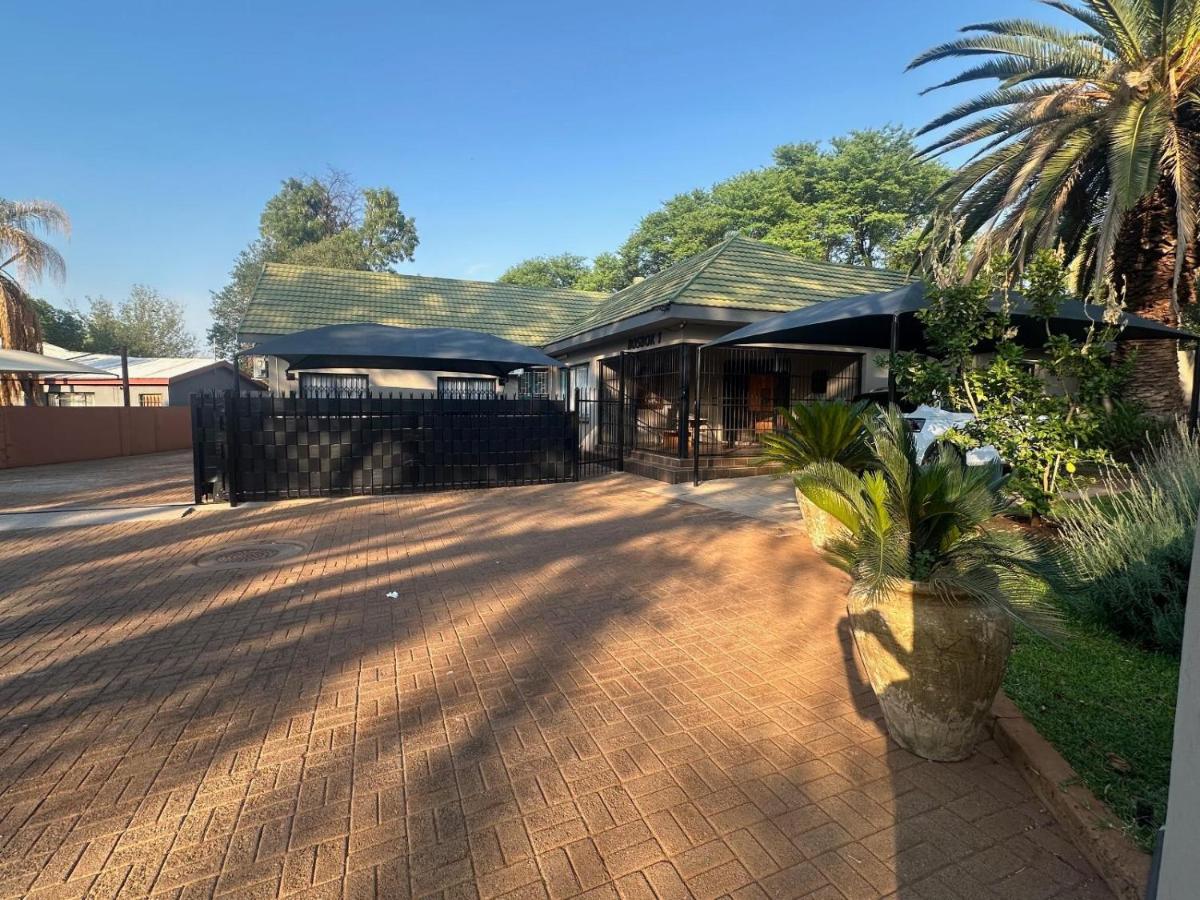 Seven Olives Guest Rooms - B&B
