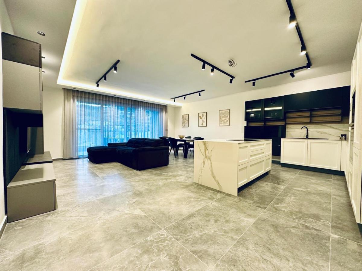 Apartamento de 2 dormitorios con terraza