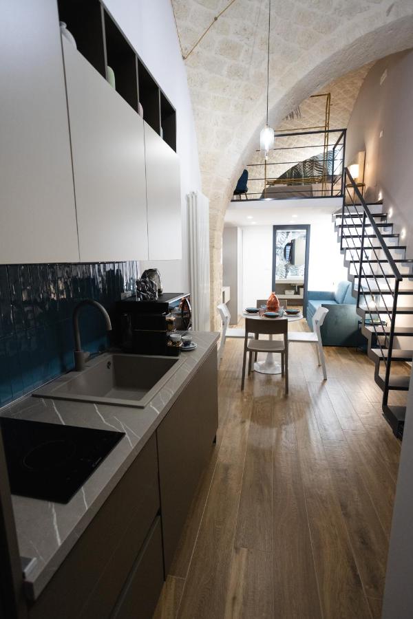 Habitación con cama extragrande.