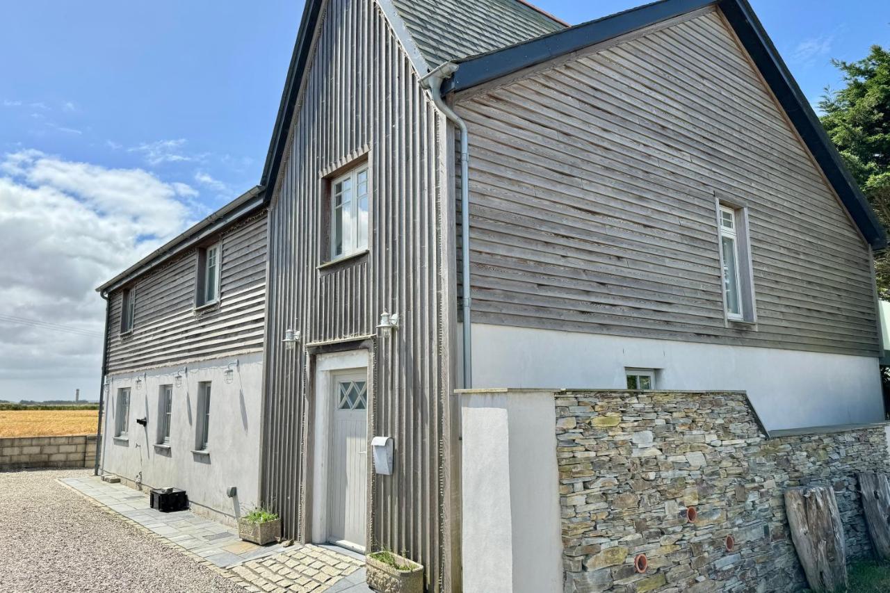 Family Coastal Retreat Sleeps 15 Hot Tub & Sea Views - Ferienwohnung Mawgan Porth