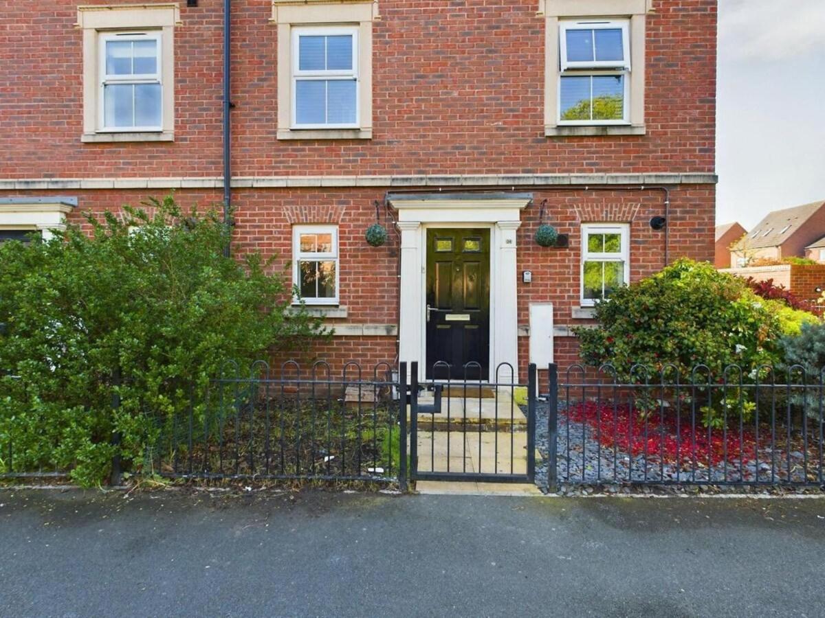 Sleeps6- FamilyFriendly- FreeParking- 3Br - Ferienwohnung Stafford