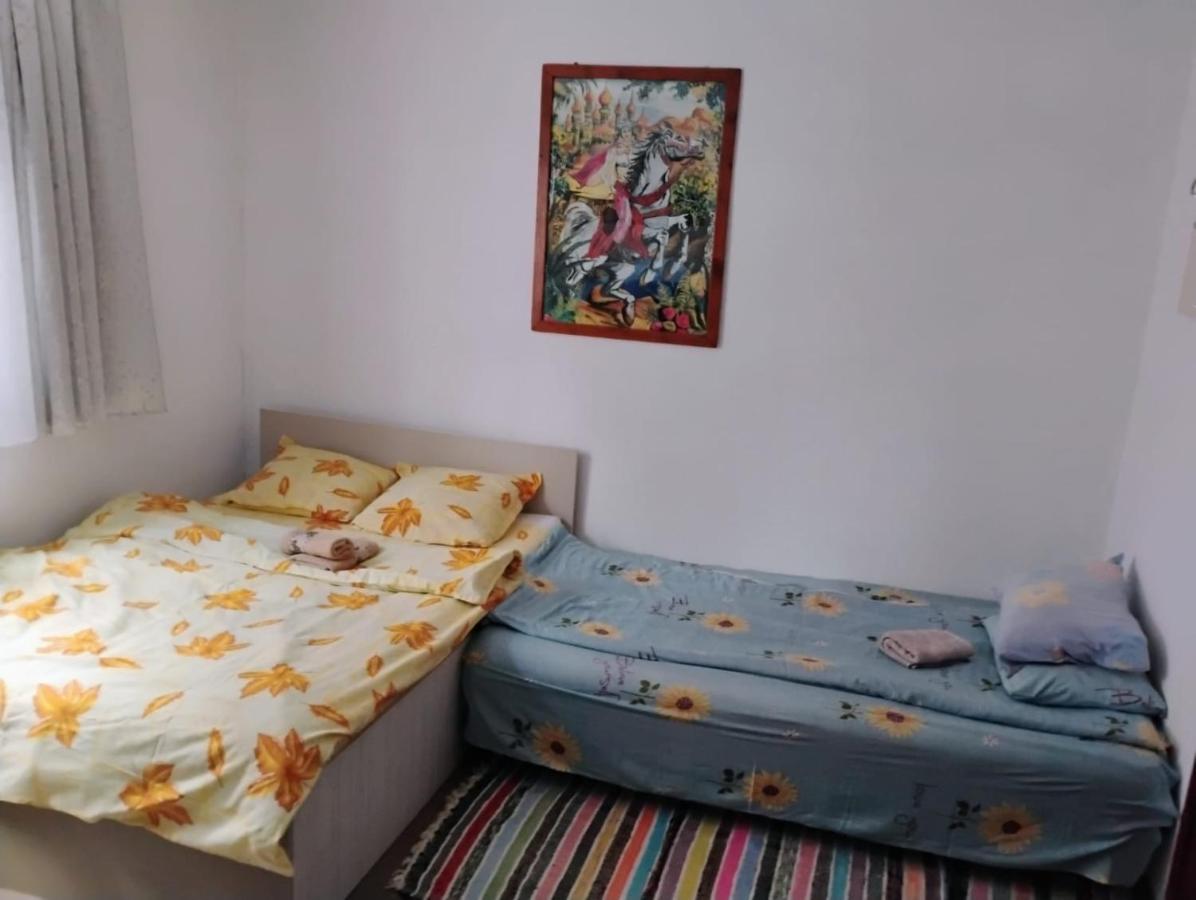 Dreibettzimmer mit Gemeinschaftsbad