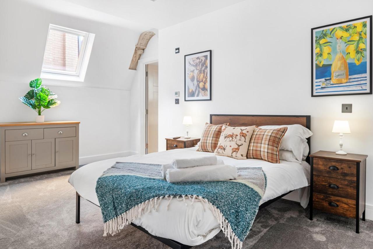 Brand New Luxury 2 Bedroom Apartment in The Market Square - B&B