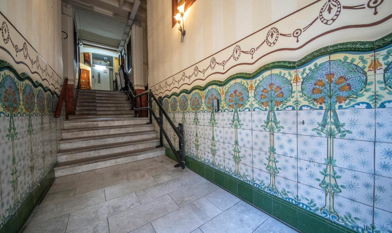 Apartamento de cuatro dormitorios en Carrer Diputació - B&B Barcelona