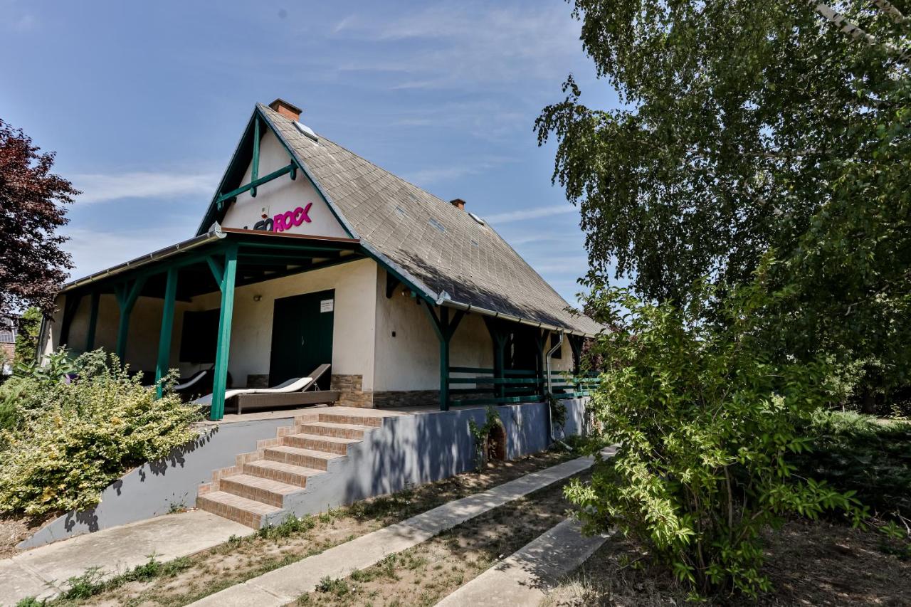 Halfarock Üdülőház - B&B