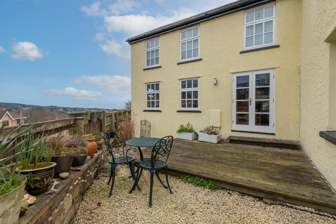 Vauxhall Cottage, Chepstow - 4 Bedroom Pet-Friendly Home with Private Fenced Garden, Walk to Town and Castle - Chambres d'hôtes Chepstow