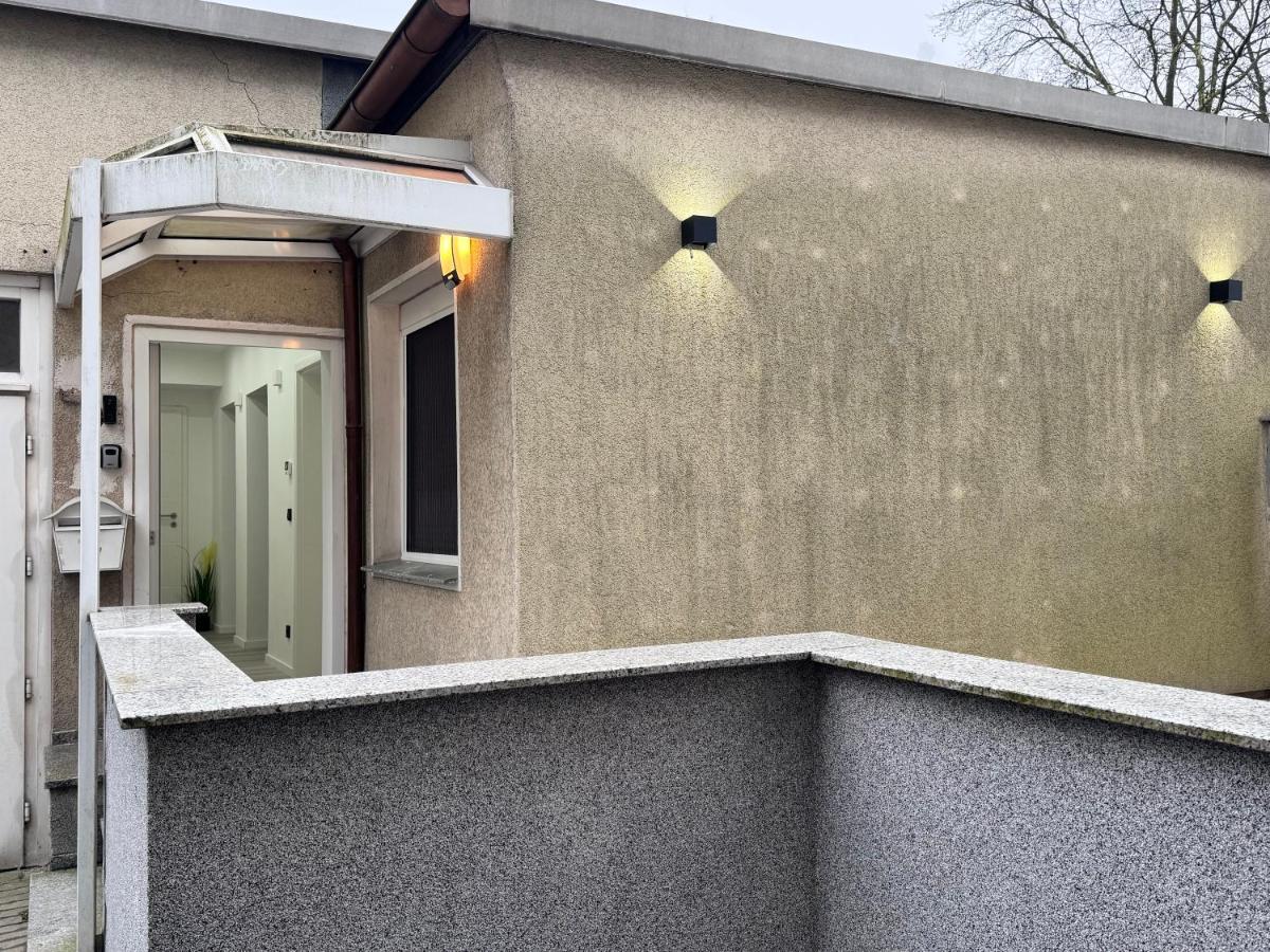 Modernes Haus mit Garten & Privatparkplatz Villa - Ferienwohnung