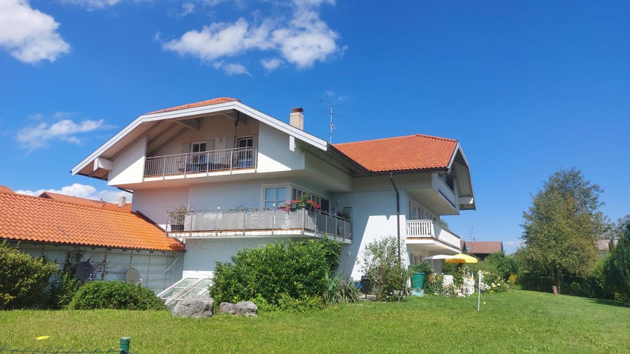 AlpenChiemsee Ferienwohnung mit Bergblick und Seenähe - B&B