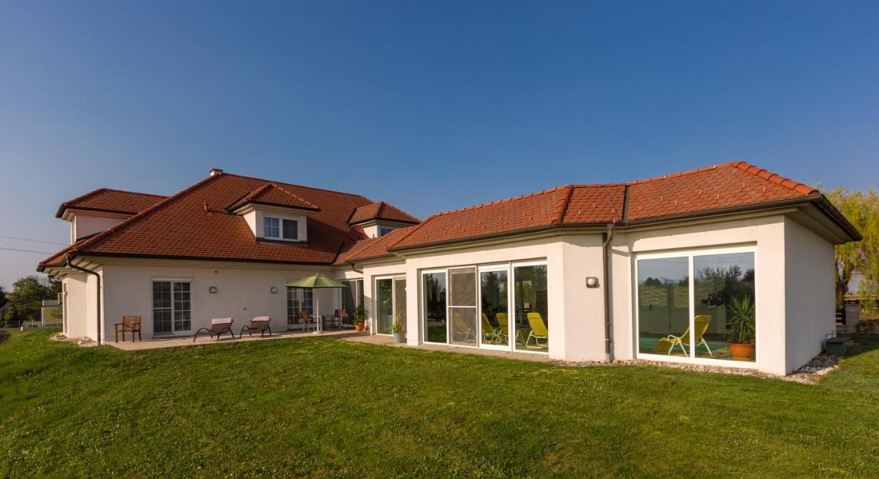 Gästehaus Wutschitz - B&B Antau