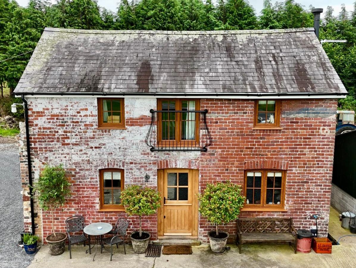 Luxurious private period cottage as seen in Hello! Magazine - B&B